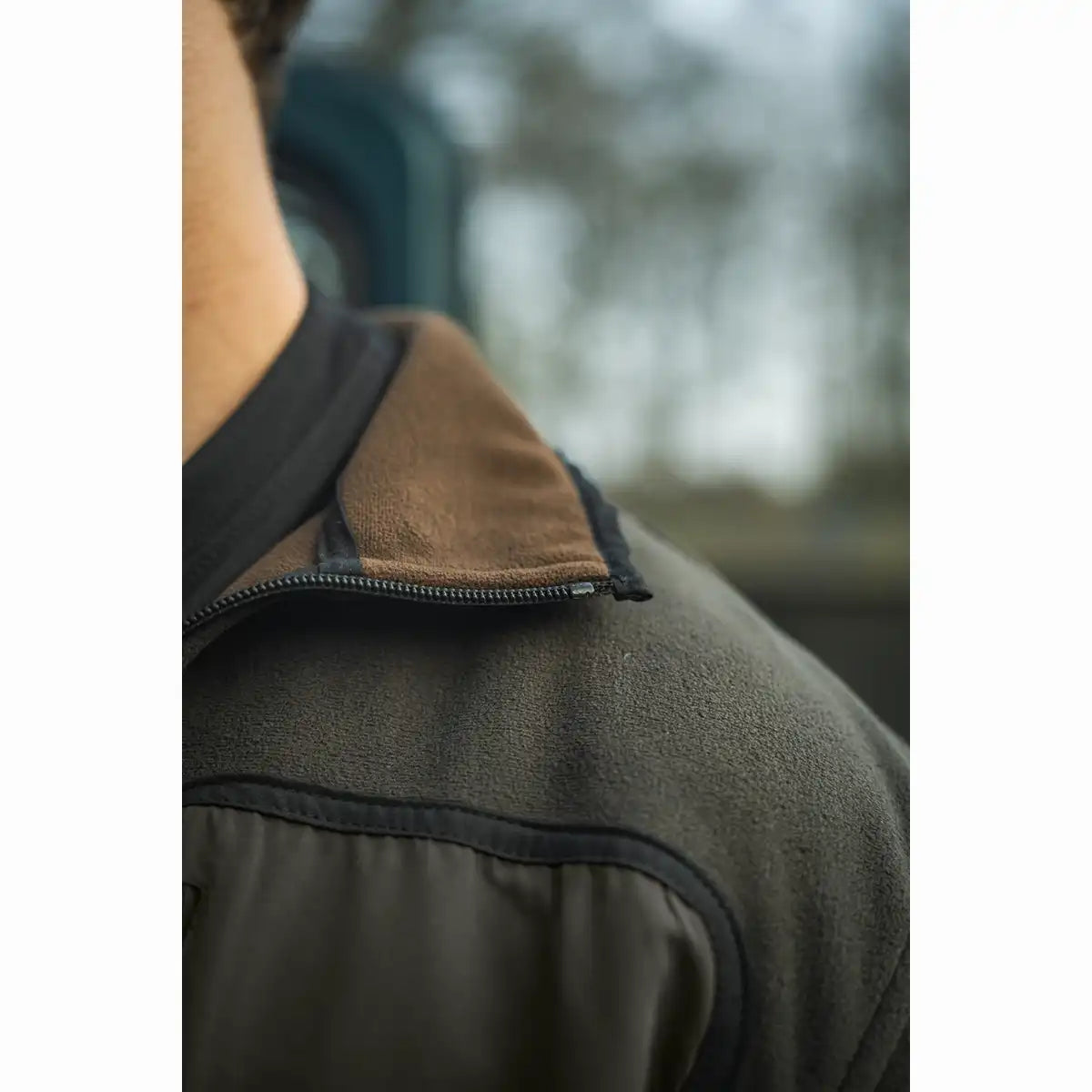 Seeland Rogue Solid Reversible Fleece Grizzly Brown - Collar Close Up