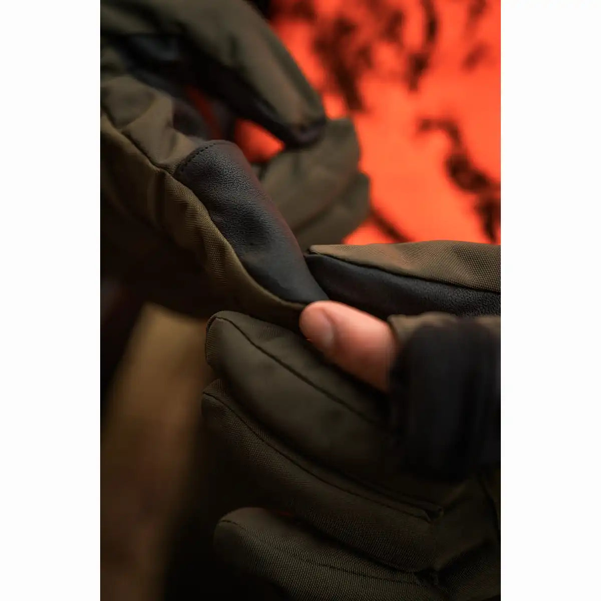 Seeland Trigger Fold-Back Gloves - Trigger Finger Close Up