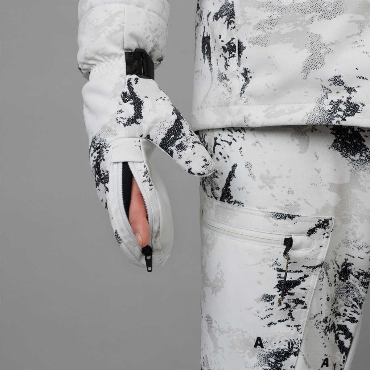 Harkila Active Winter WSP Insulated Mitten - Zip Ventilation